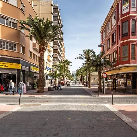 Lightbooking Junto A La Playa Canteras